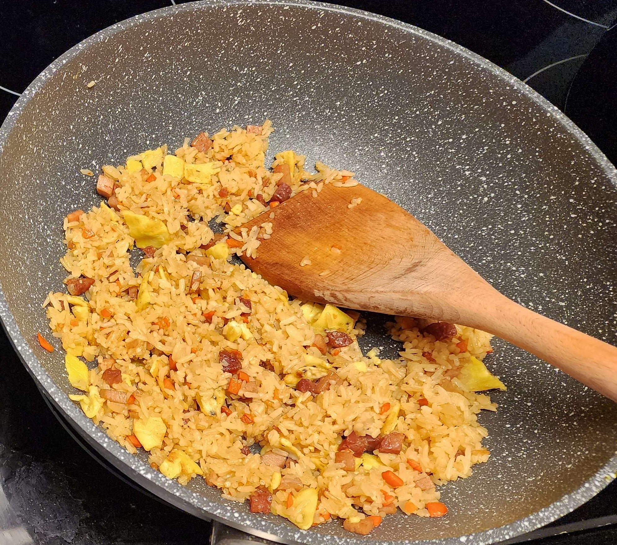 Fried rice with vegetables and egg